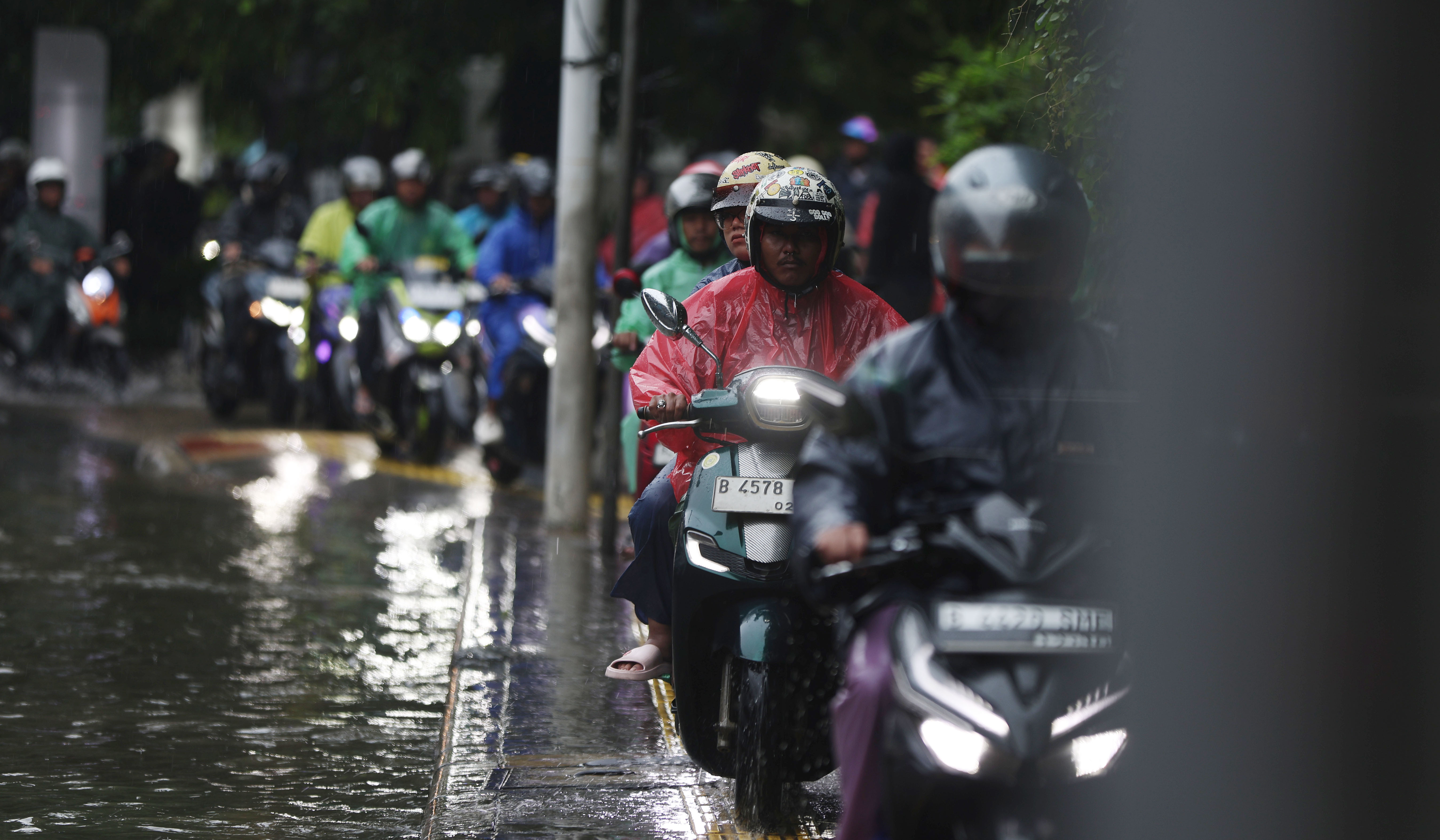 Banjir di kawasan Yos Sudarso, Jakarta. (Agus Priatna/SinPo.id)