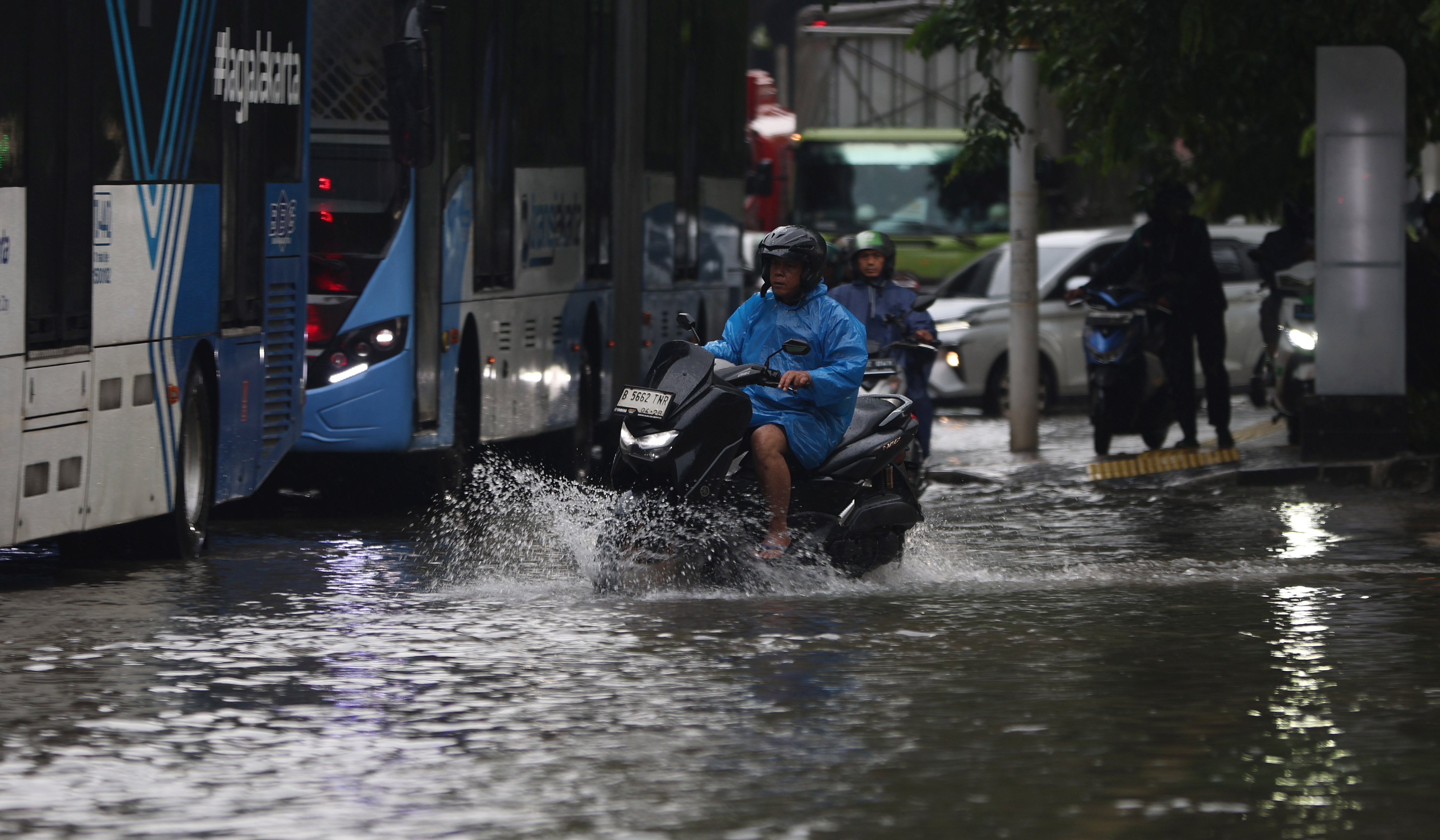 Banjir di kawasan Yos Sudarso, Jakarta. (Agus Priatna/SinPo.id)