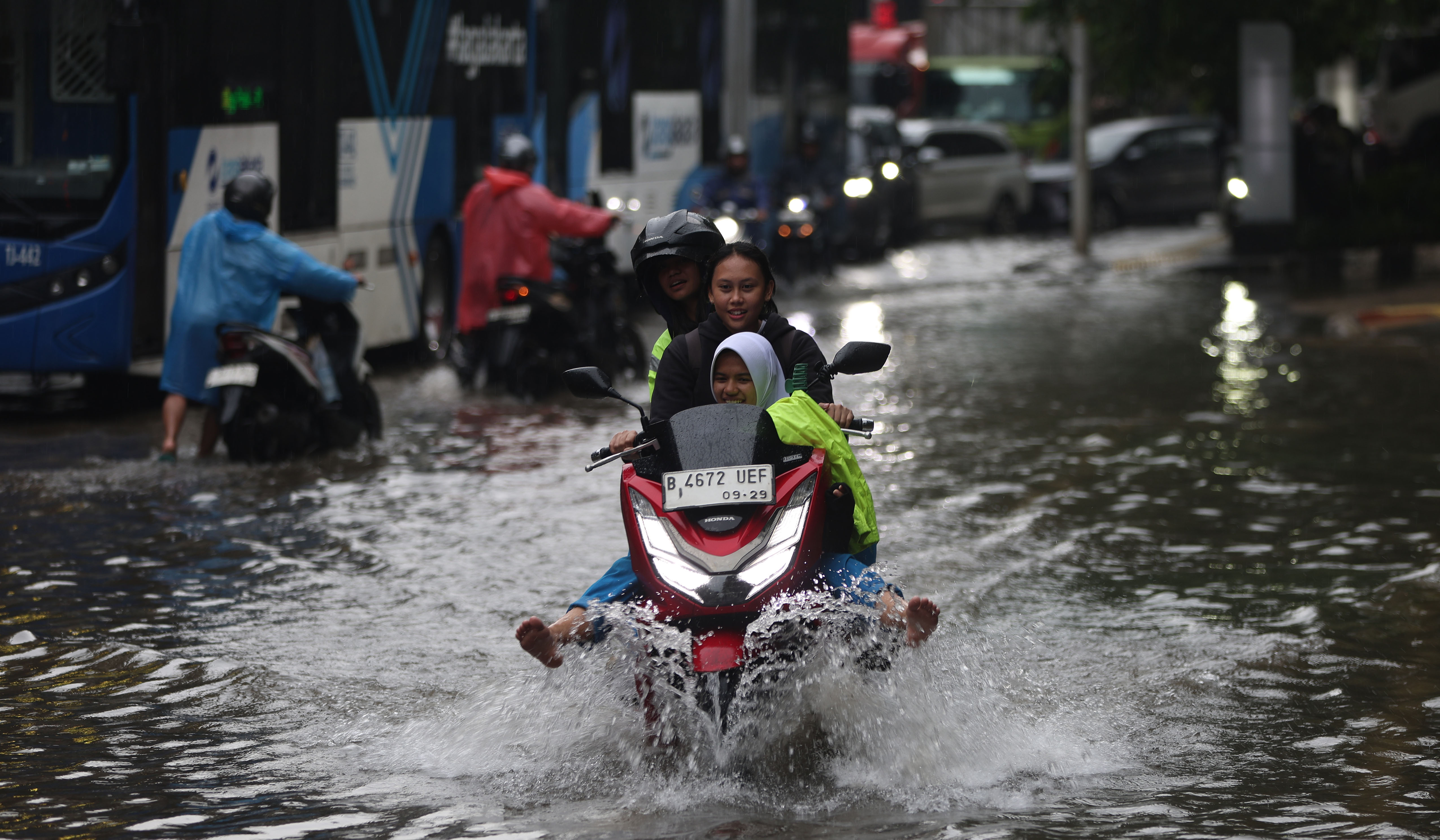 Banjir di kawasan Yos Sudarso, Jakarta. (Agus Priatna/SinPo.id)