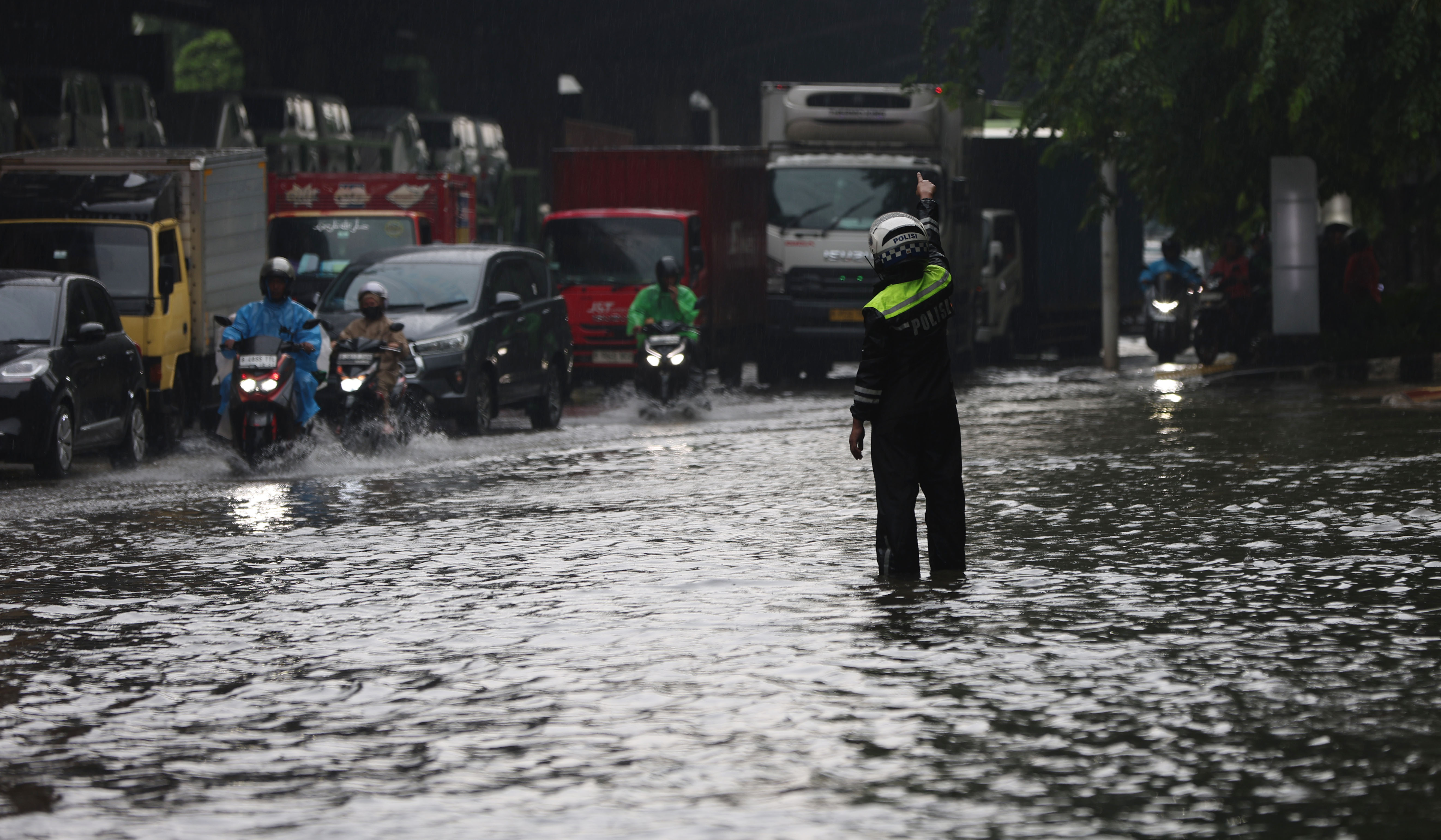 Banjir di kawasan Yos Sudarso, Jakarta. (Agus Priatna/SinPo.id)