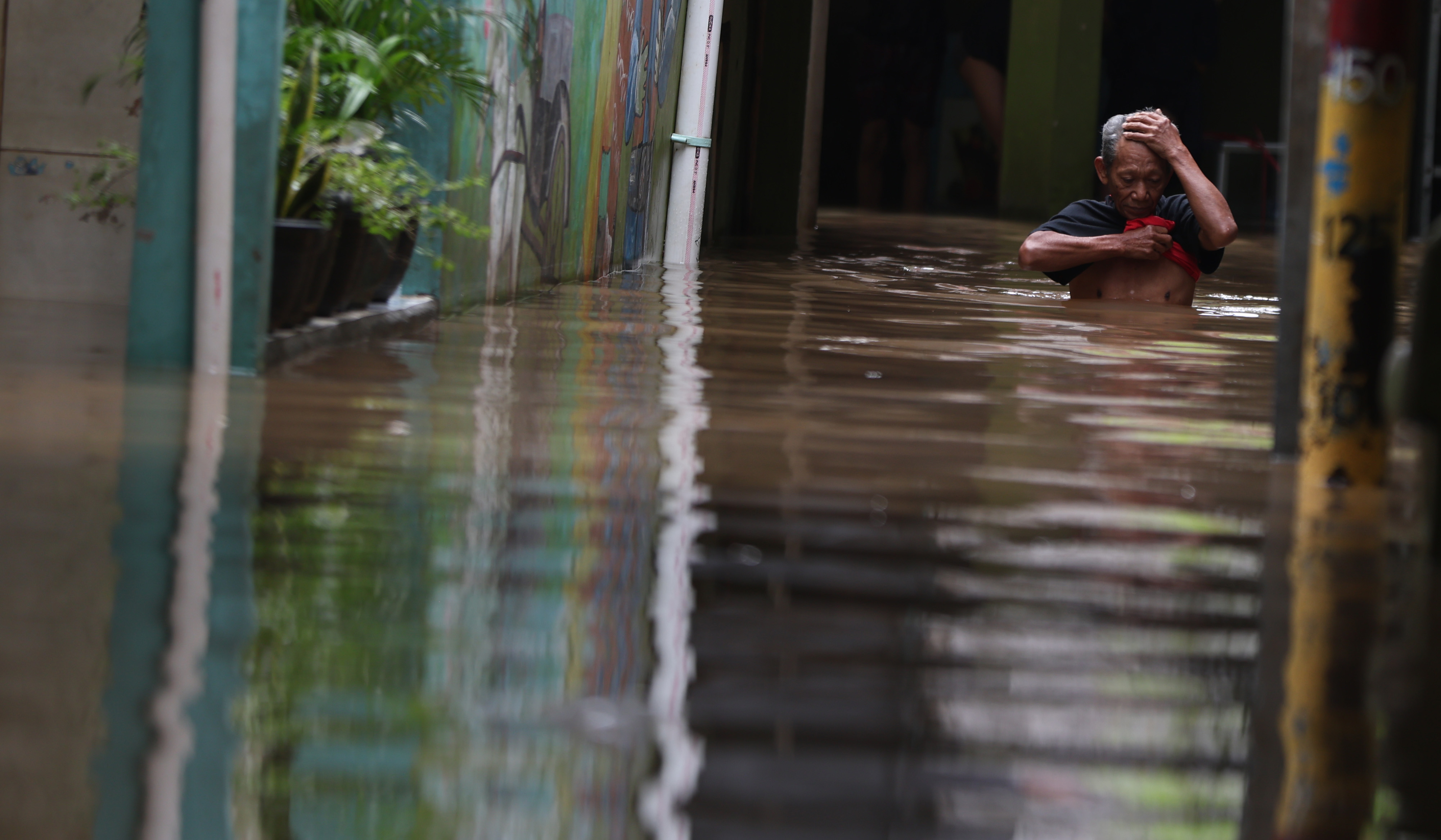 Banjir di Kebon Pala, Jakarta. (Agus Priatna/SinPo.id)