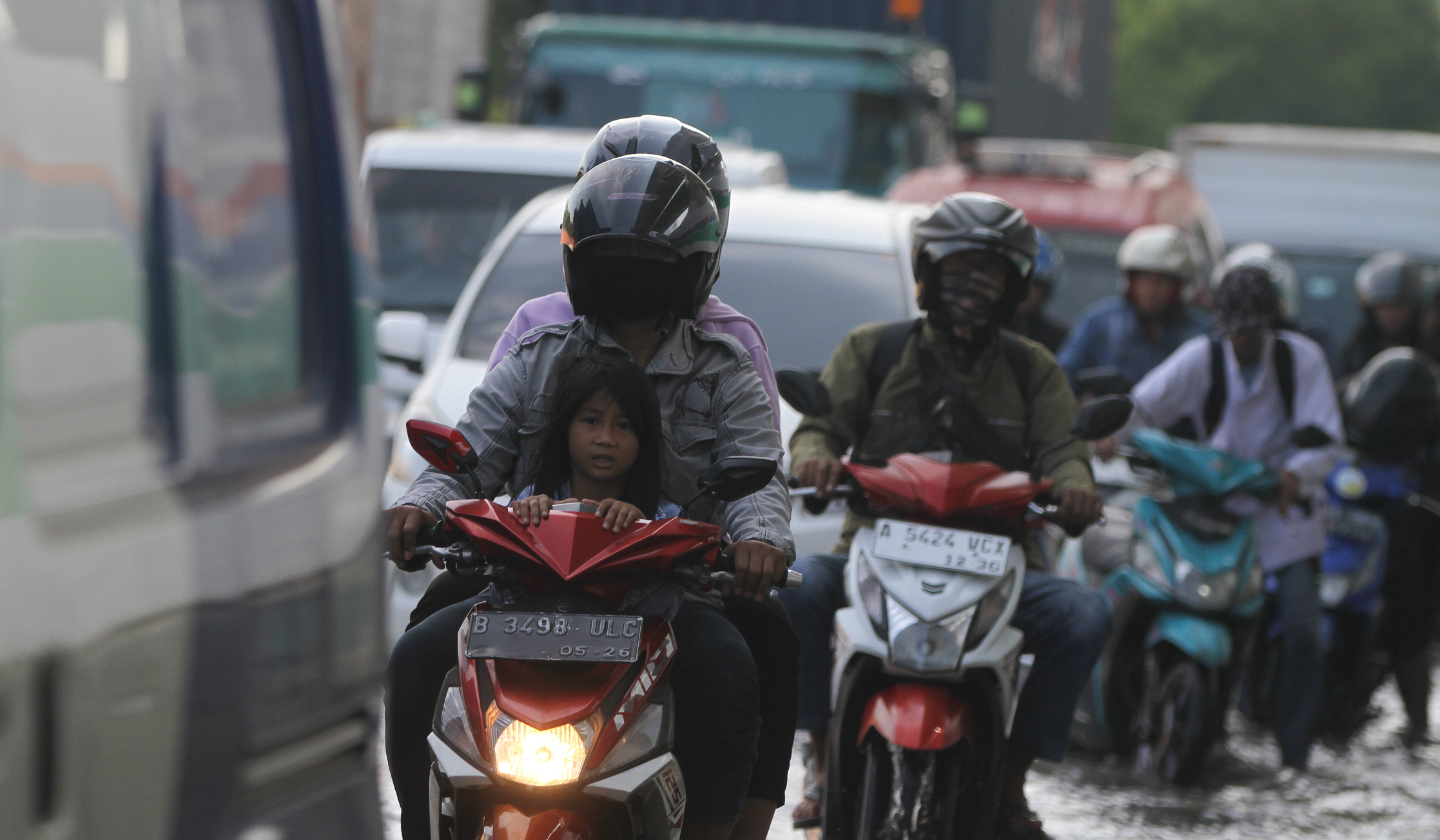 Banjir rob di jalan RE Martadinata, Jakarta. (Agus Priatna/SinPo.id)