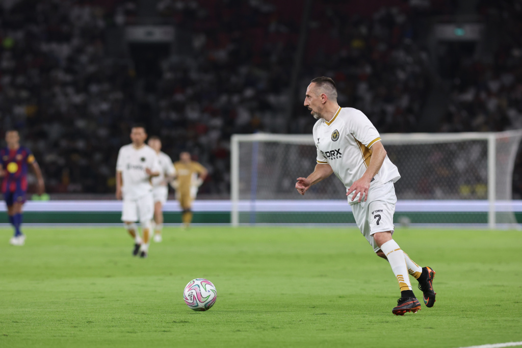 Barcelona Legends berhasil mengalahkan DRX World Legends 3-0 dalam laga persahabatan di Stadion Gelora Bung Karno (Ashar/SinPo.id)
