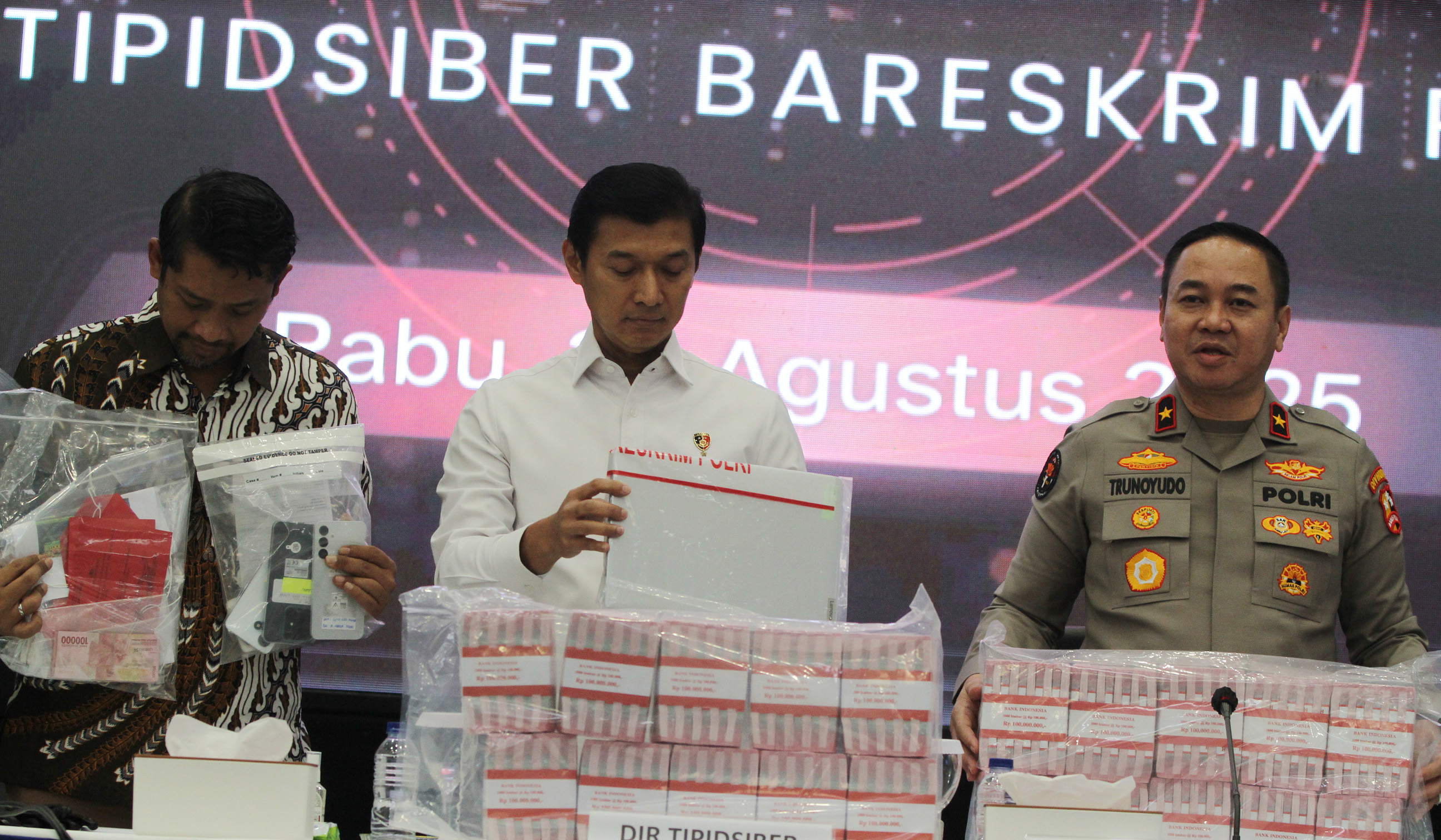 Konferensi pers pengungkapan judi online. (Agus Priatna/SinPo.id)