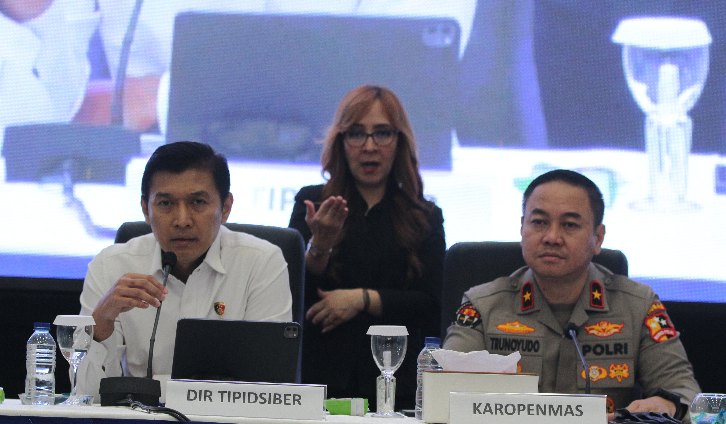 Konferensi pers pengungkapan judi online. (Agus Priatna/SinPo.id)