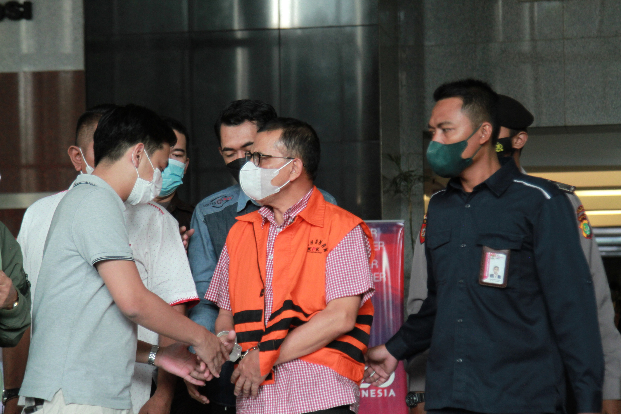 Mantan Wali Kota Cimahi  Ajay M Priatna kembali ditahan KPK (Ashar/SinPo.id)