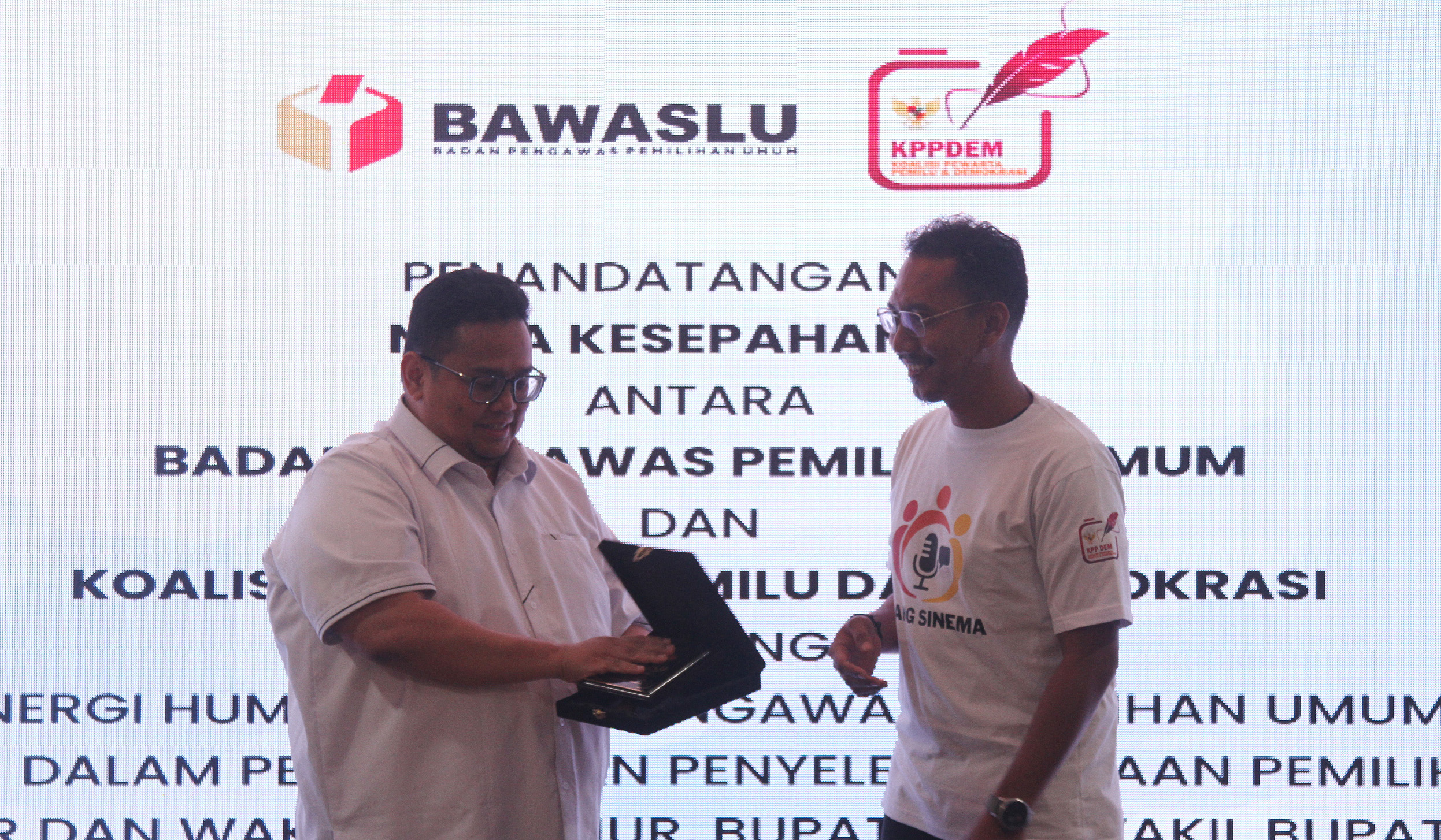 MoU Bawaslu dengan KPP Dem. (Agus Priatna/SinPo.id)