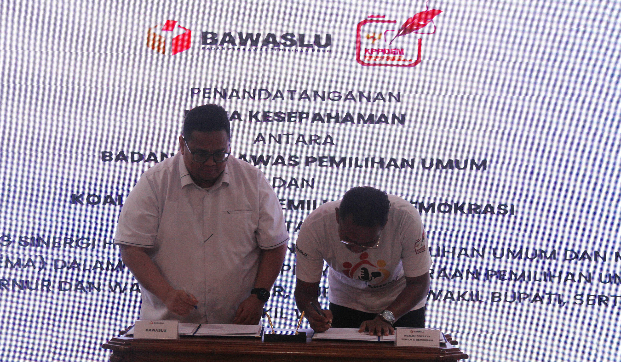 MoU Bawaslu dengan KPP Dem. (Agus Priatna/SinPo.id)
