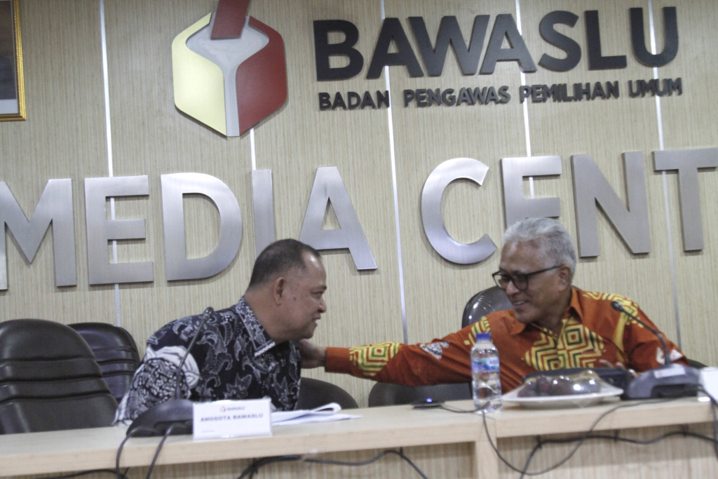 Bawaslu gelar diskusi media Antisipasi Banjir Sengketa Pendaftaran Bacaleg 2024 dengan mengundang Anggota KPU Idham Holik dan Anggota Komisi II DPR RI Guspardi Gaus (Ashar/SinPo.id)