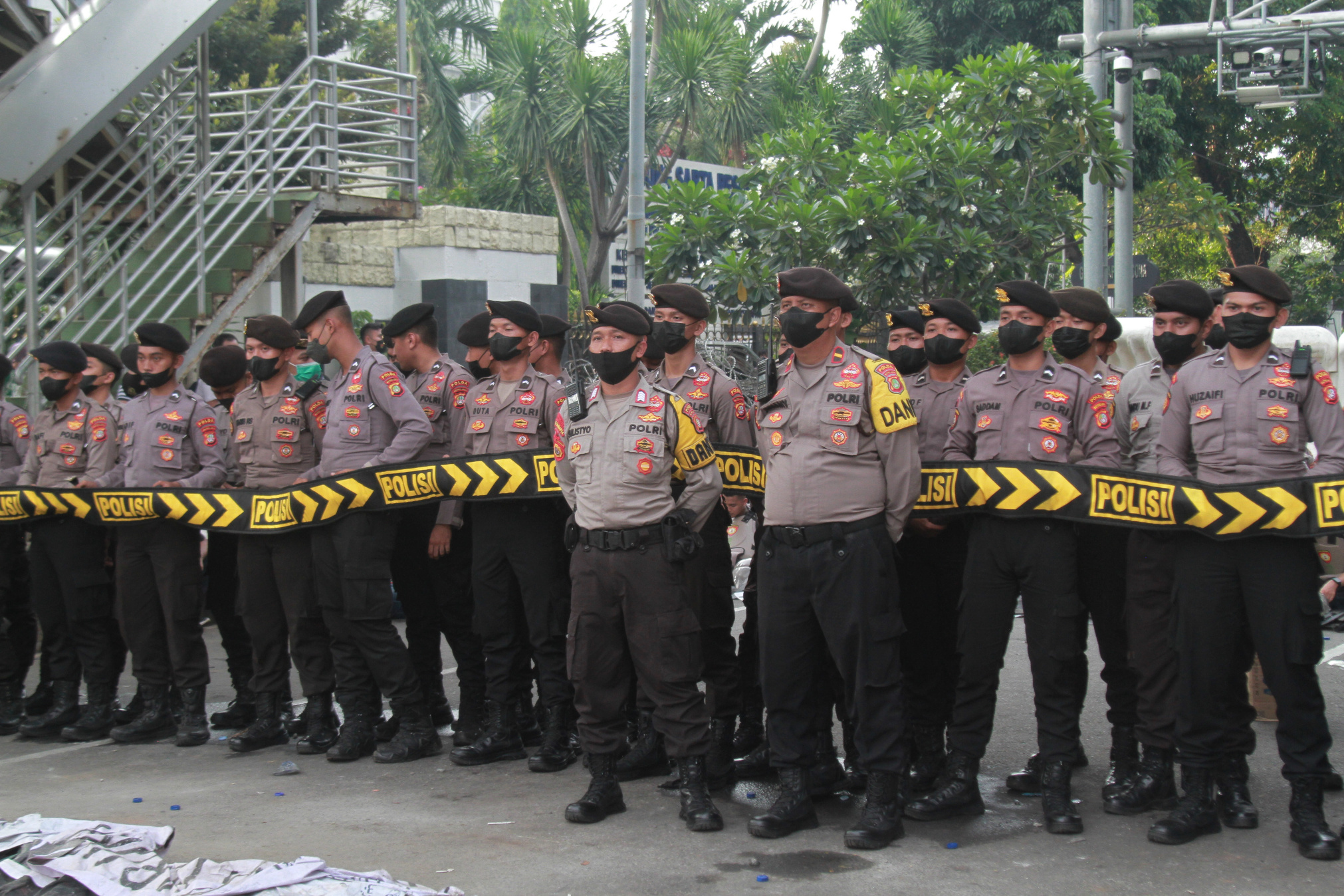 Ratusan mahasiswa yang tergabung dalam BEM SI menggelar aksi demo tolak kenaikan harga BBM (Ashar/SinPo.id)