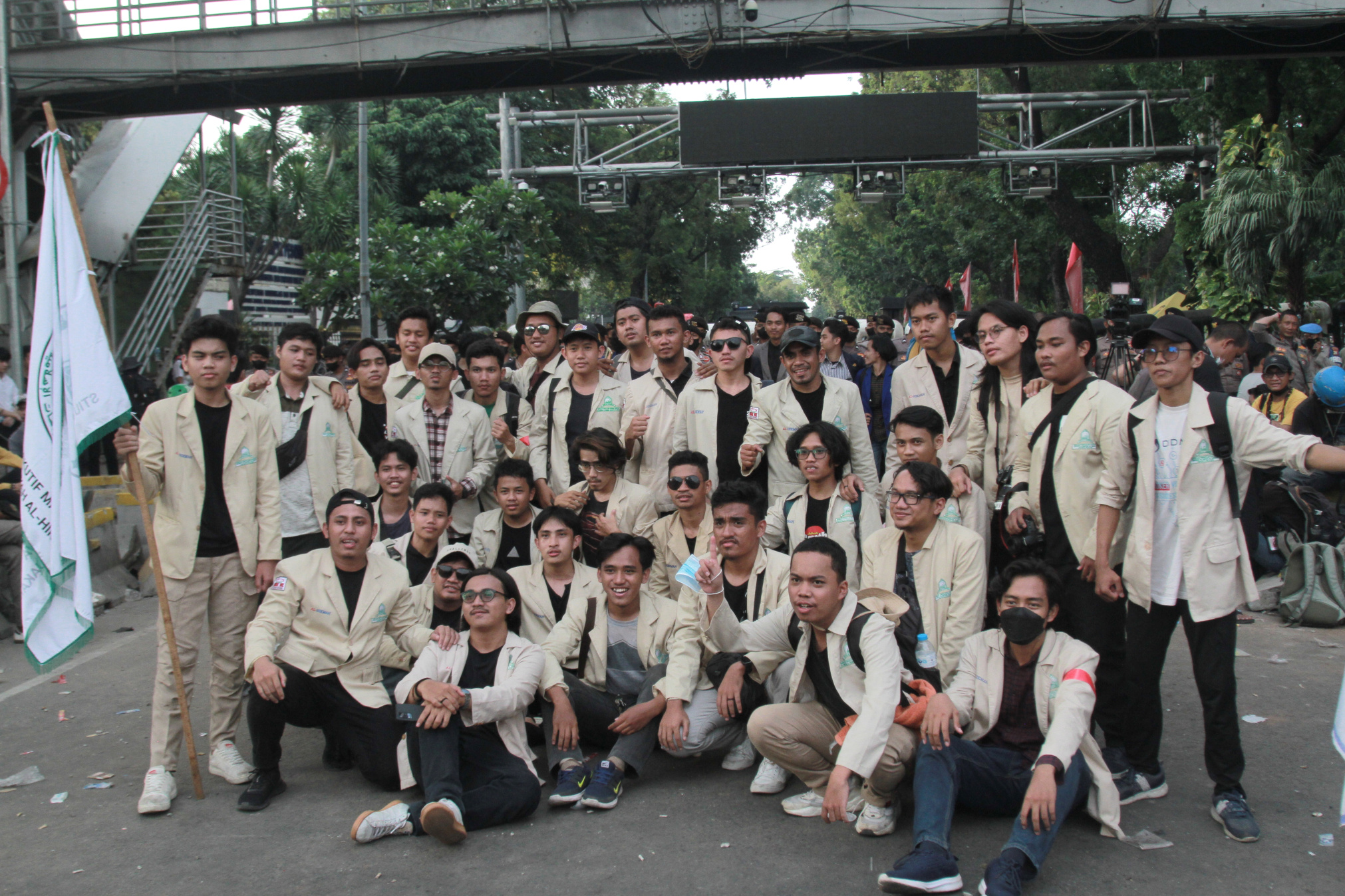 Ratusan mahasiswa yang tergabung dalam BEM SI menggelar aksi demo tolak kenaikan harga BBM (Ashar/SinPo.id)