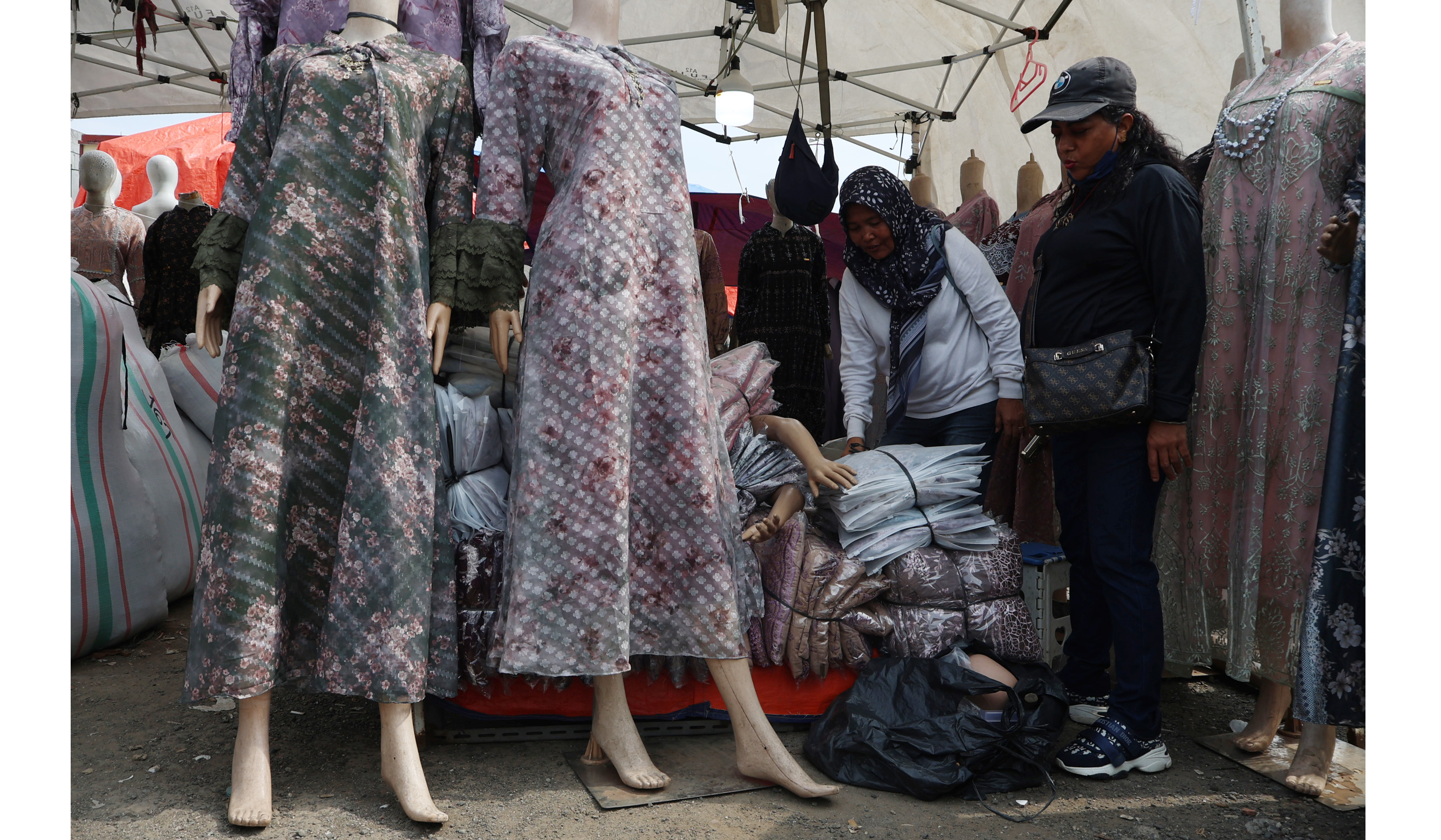 Suasana pasar Tasik, Jakarta. (Agus Priatna/SinPo.id)