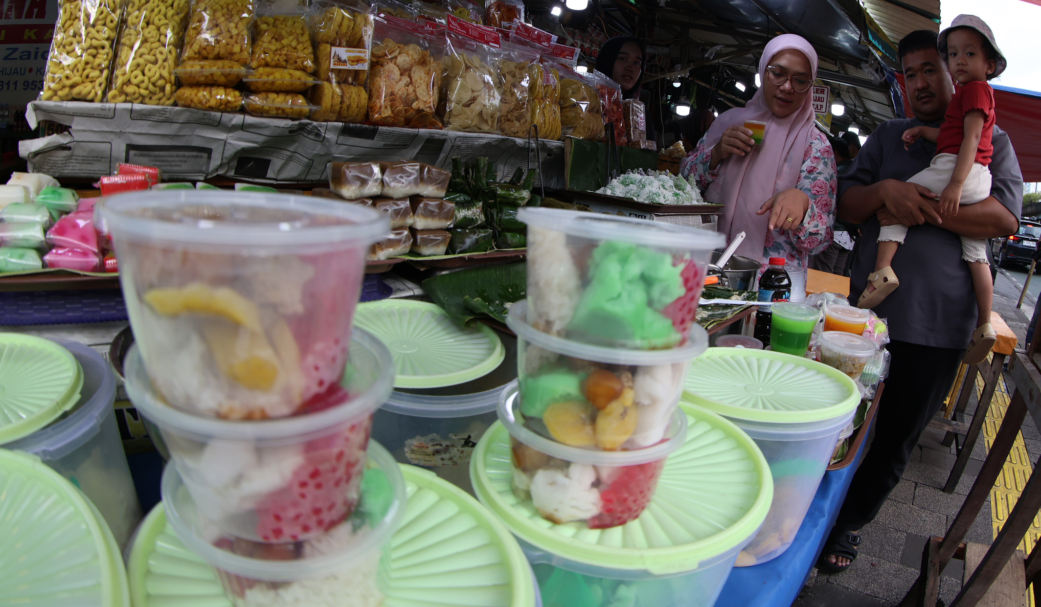 Pusat kuliner di kawasan Kramat Senen. (Agus Priatna/SinPo.id)