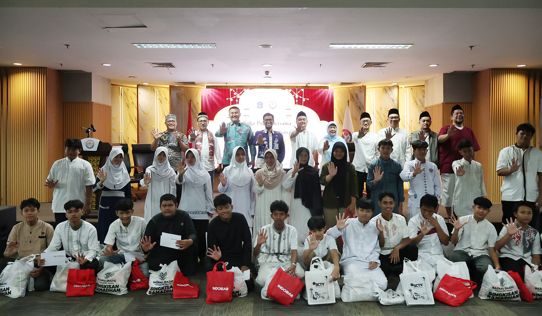 Sinpo TV & KPID Jakarta bagikan santunan anak yatim di Ramadan 1447 H. (Agus Priatna/SinPo.id)