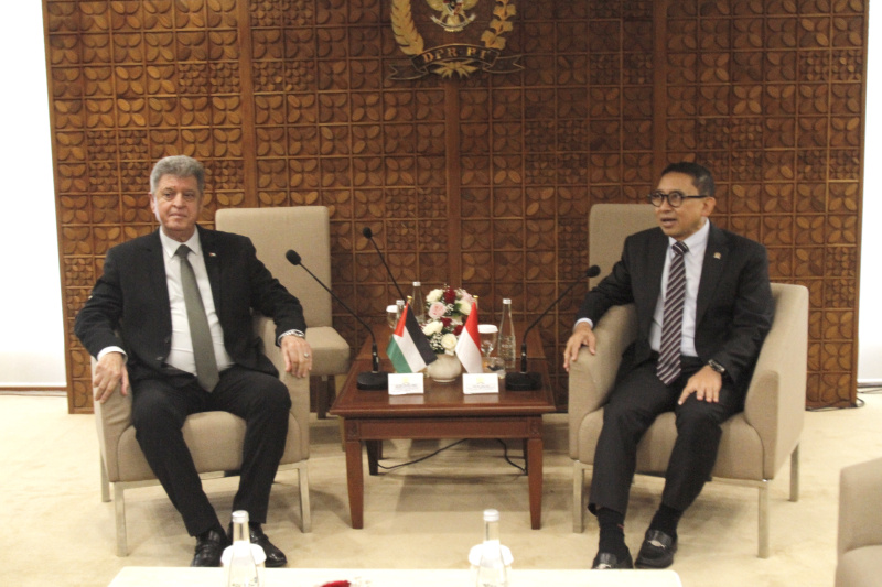Ketua BKSAP DPR menggelae pertemuan dengan Duta Besar Palestina untuk Indonesia Zuhair Al-Shun untuk membahas konflik antara Palestina dan Israel (Ashar/SinPo.id)