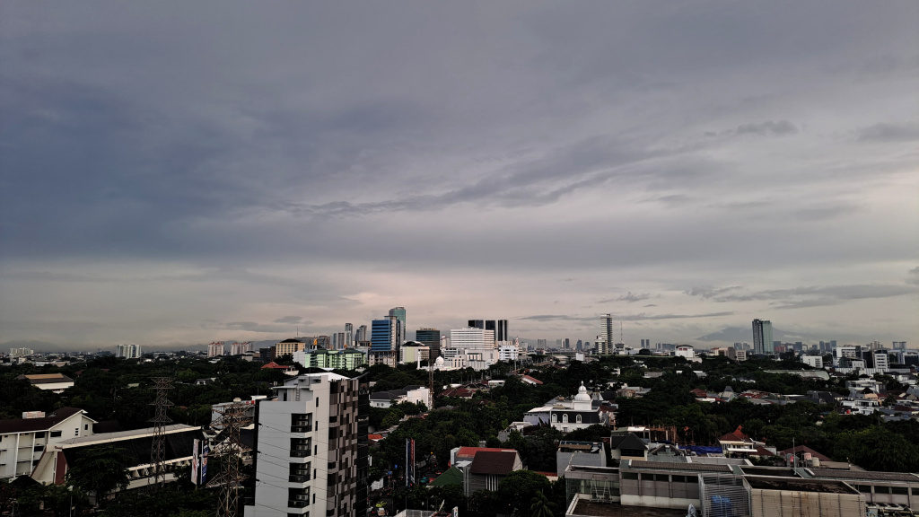 BMKG mengingatkan akan terjadi Intensitas curah hujan tinggi yang terjadi di berbagai provinsi dari Tanggal 19 hingga 20 Desember (Ashar/SinPo.id)