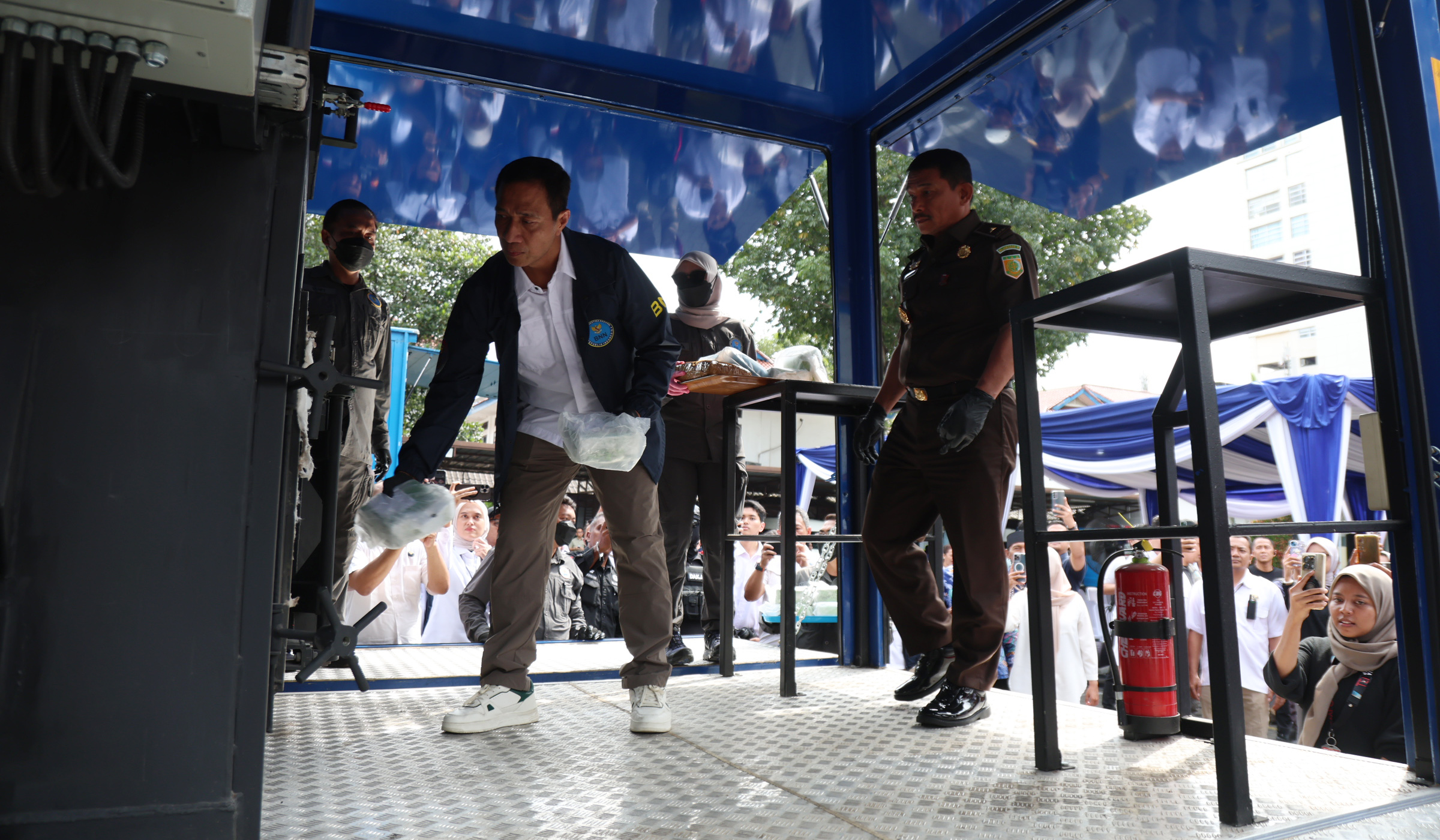 Pemusnahan barang bukti narkotika. (Agus Priatna/SinPo.id)