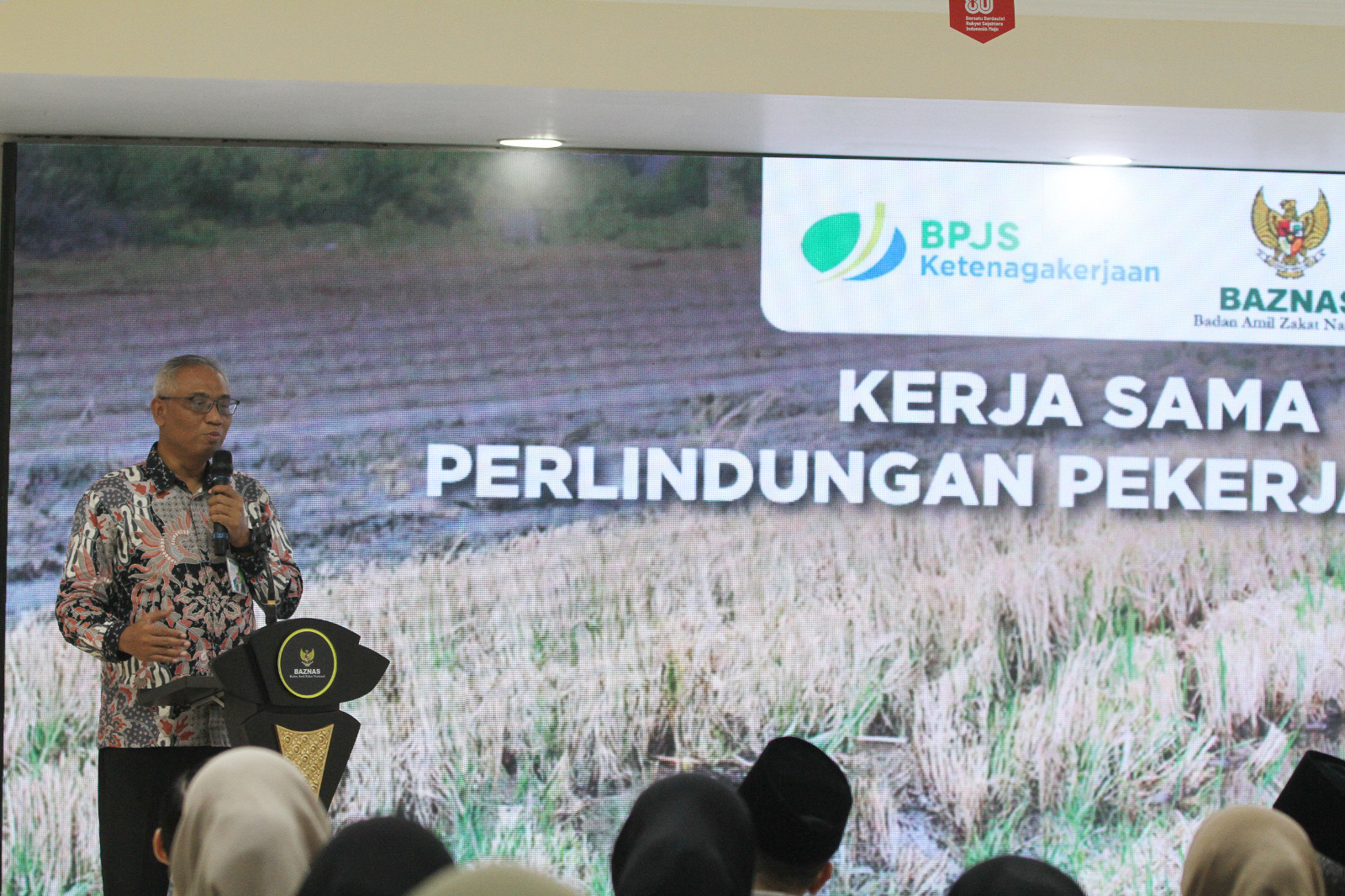 BPJS Ketenagakerjaan melakukan kerja sama dengan BAZNAS memberikan perlindungan jaminan sosial untuk pekerja rentan (Ashar/SinPo.id)