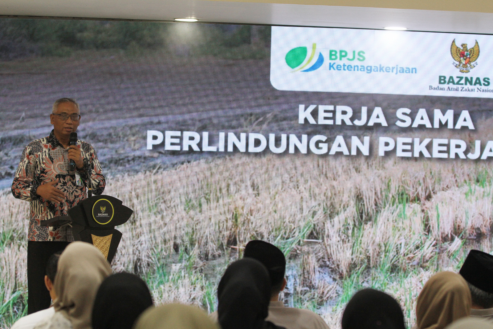 BPJS Ketenagakerjaan melakukan kerja sama dengan BAZNAS memberikan perlindungan jaminan sosial untuk pekerja rentan (Ashar/SinPo.id)