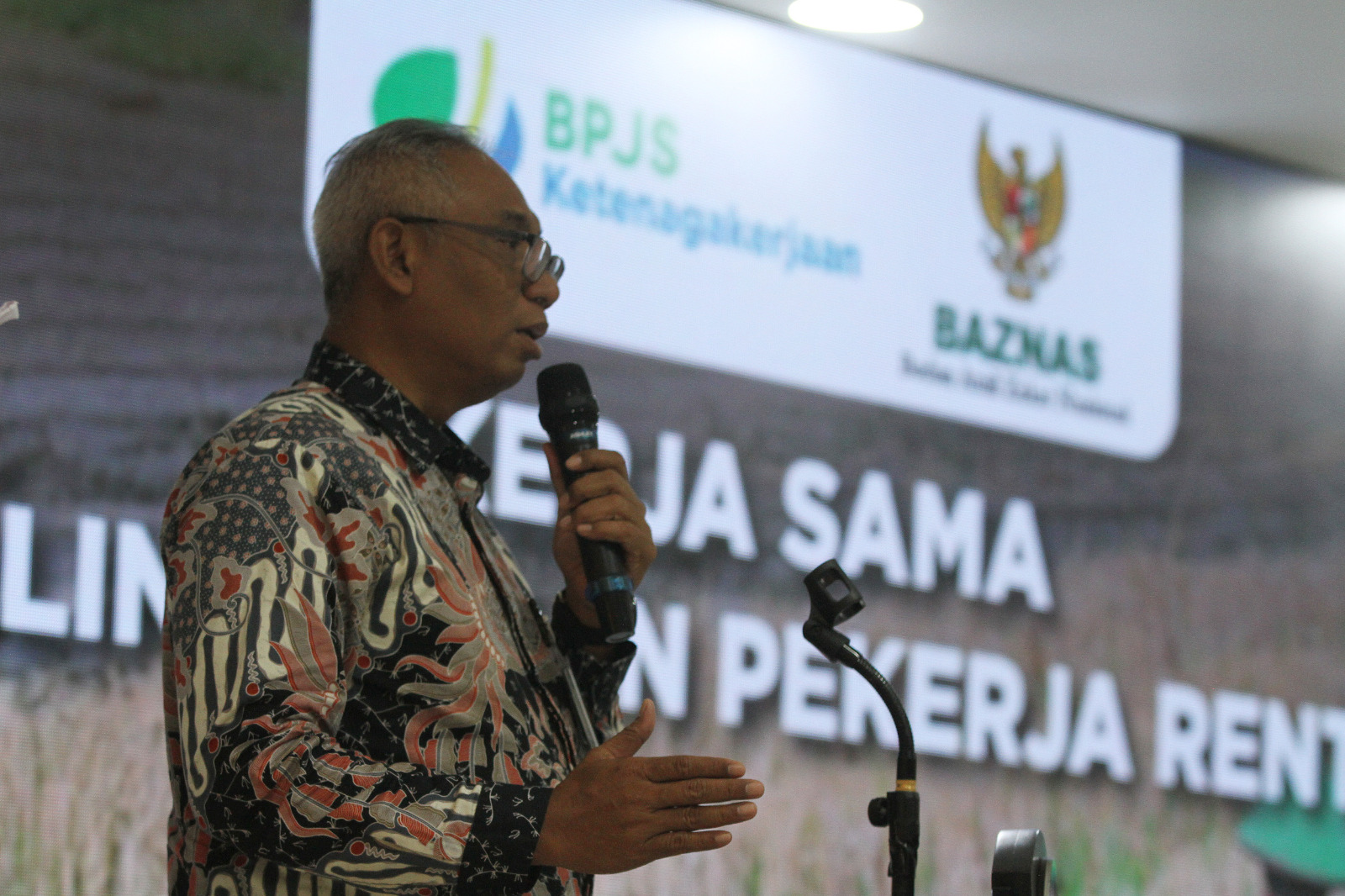 BPJS Ketenagakerjaan melakukan kerja sama dengan BAZNAS memberikan perlindungan jaminan sosial untuk pekerja rentan (Ashar/SinPo.id)