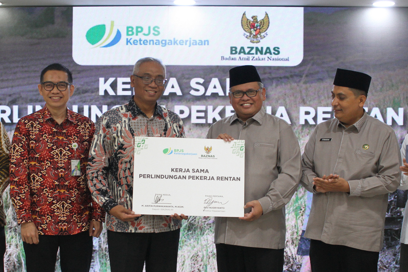 BPJS Ketenagakerjaan melakukan kerja sama dengan BAZNAS memberikan perlindungan jaminan sosial untuk pekerja rentan (Ashar/SinPo.id)