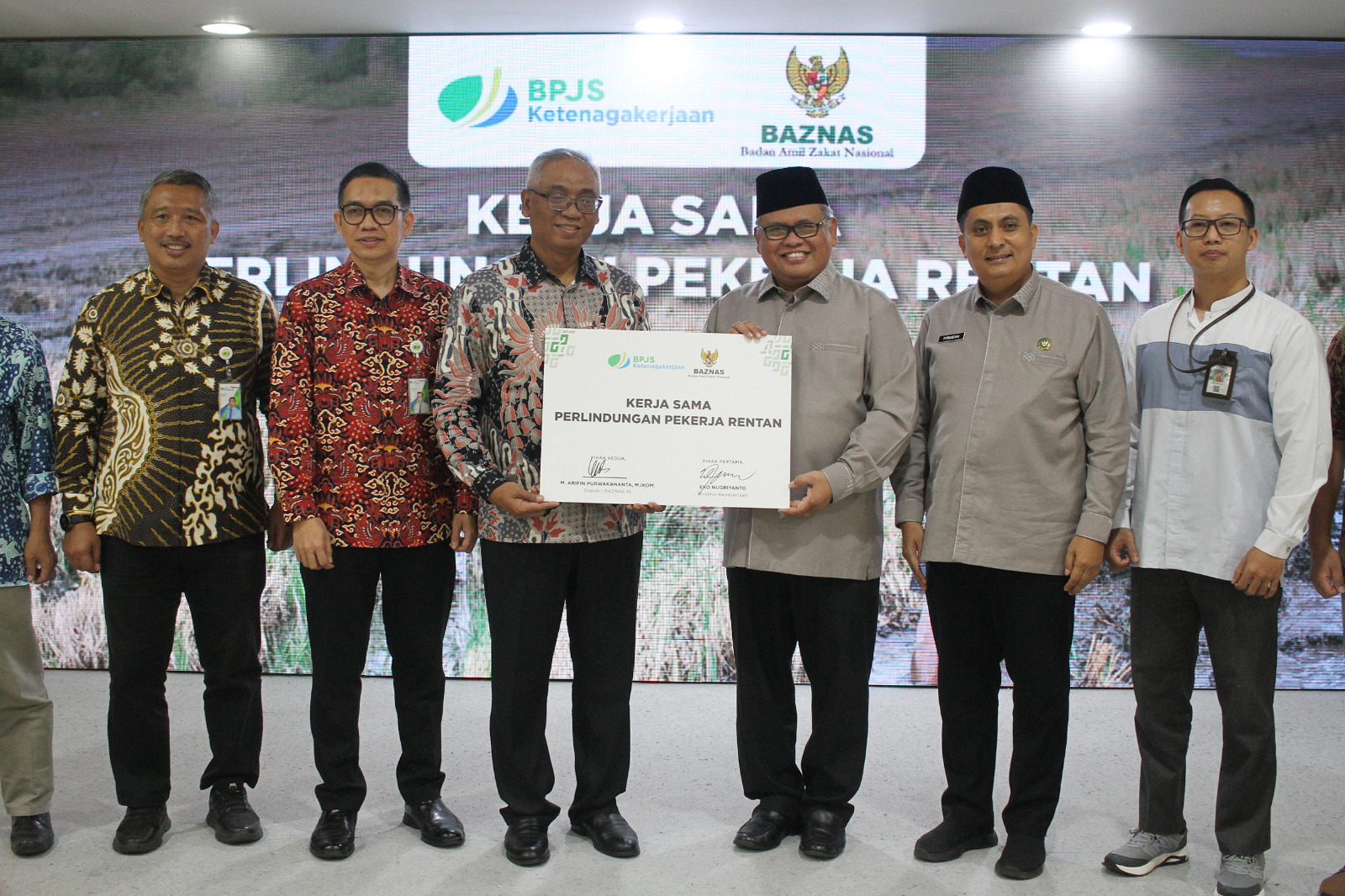 BPJS Ketenagakerjaan melakukan kerja sama dengan BAZNAS memberikan perlindungan jaminan sosial untuk pekerja rentan (Ashar/SinPo.id)