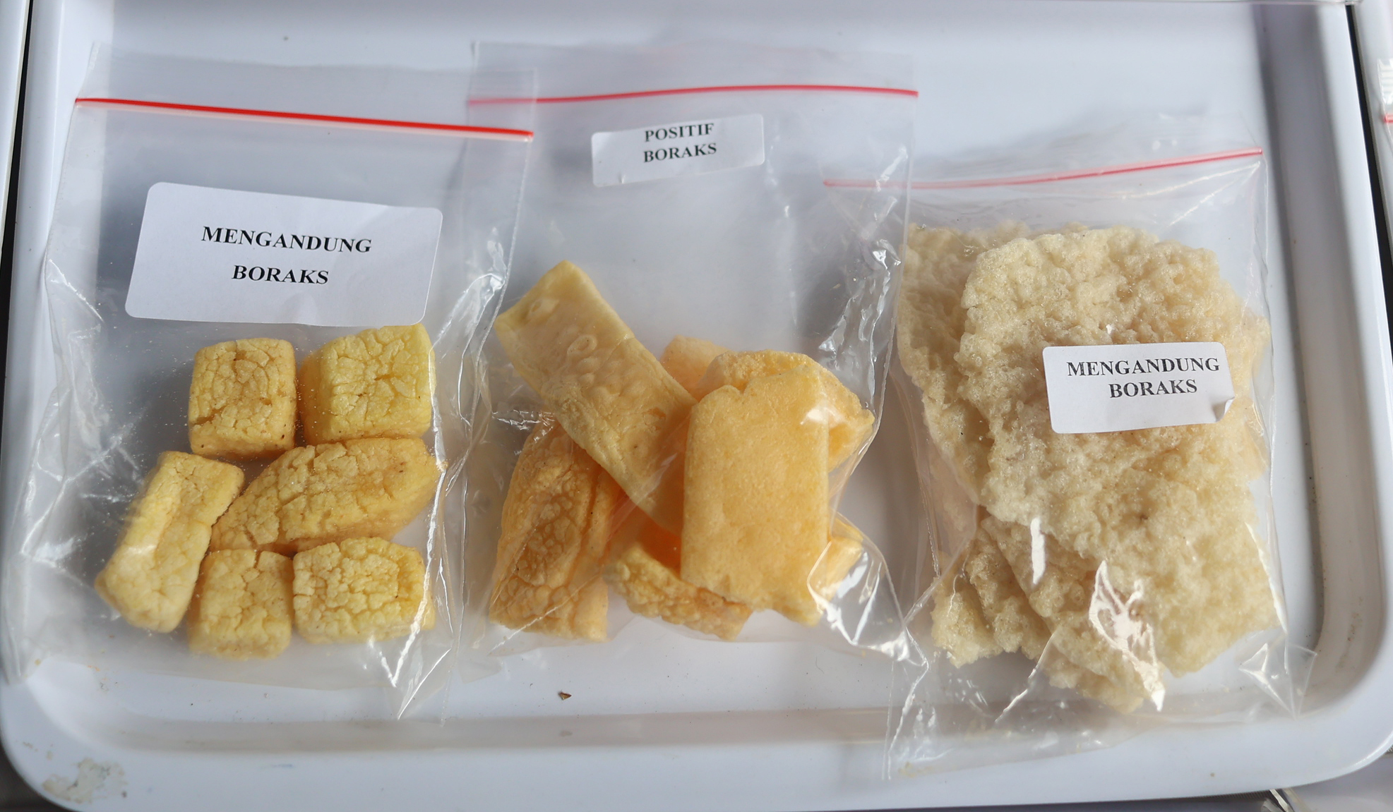 BPOM periksa pangan takjil. (Agus Priatna/SinPo.id)