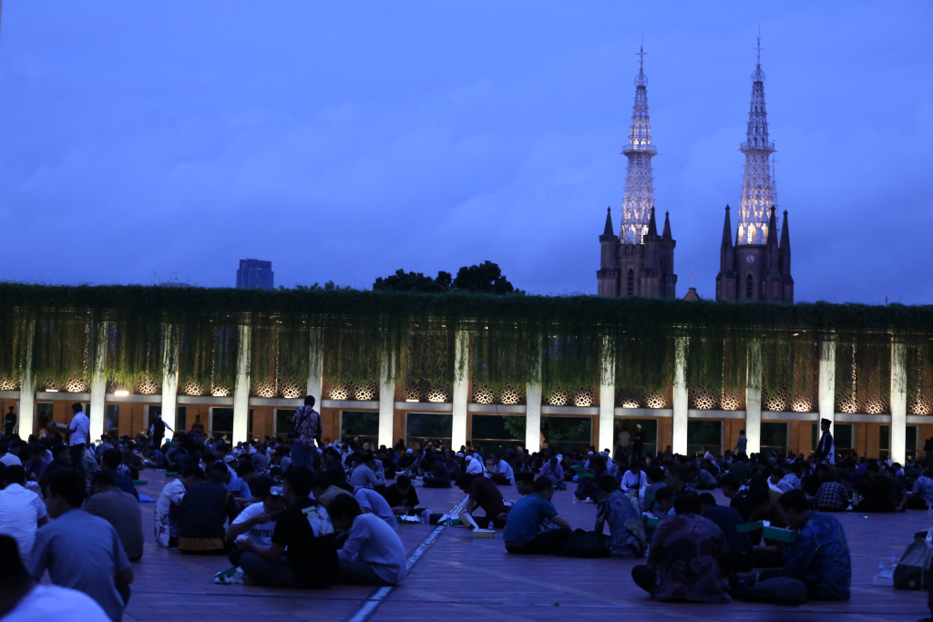Masjid Istiqlal menggelar buka bersama selama bulan puasa ramadan 1447 H (Ashar/SinPo.id)