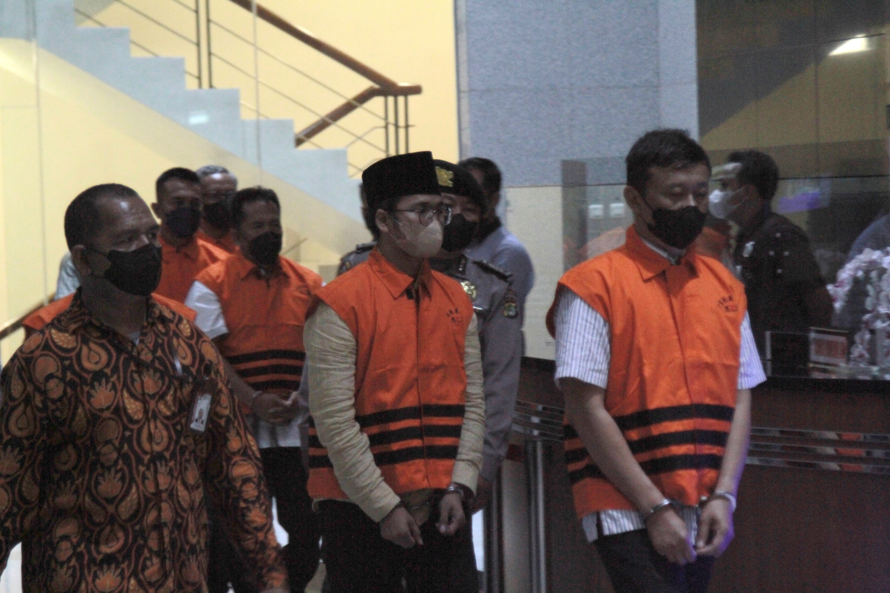 KPK resmi melakukan penahanan terhadap Bupati Bangkalan R. Abdul Latif Amin Imron dan lima tersangka bawahannya (Ashar/Sinpo.id)