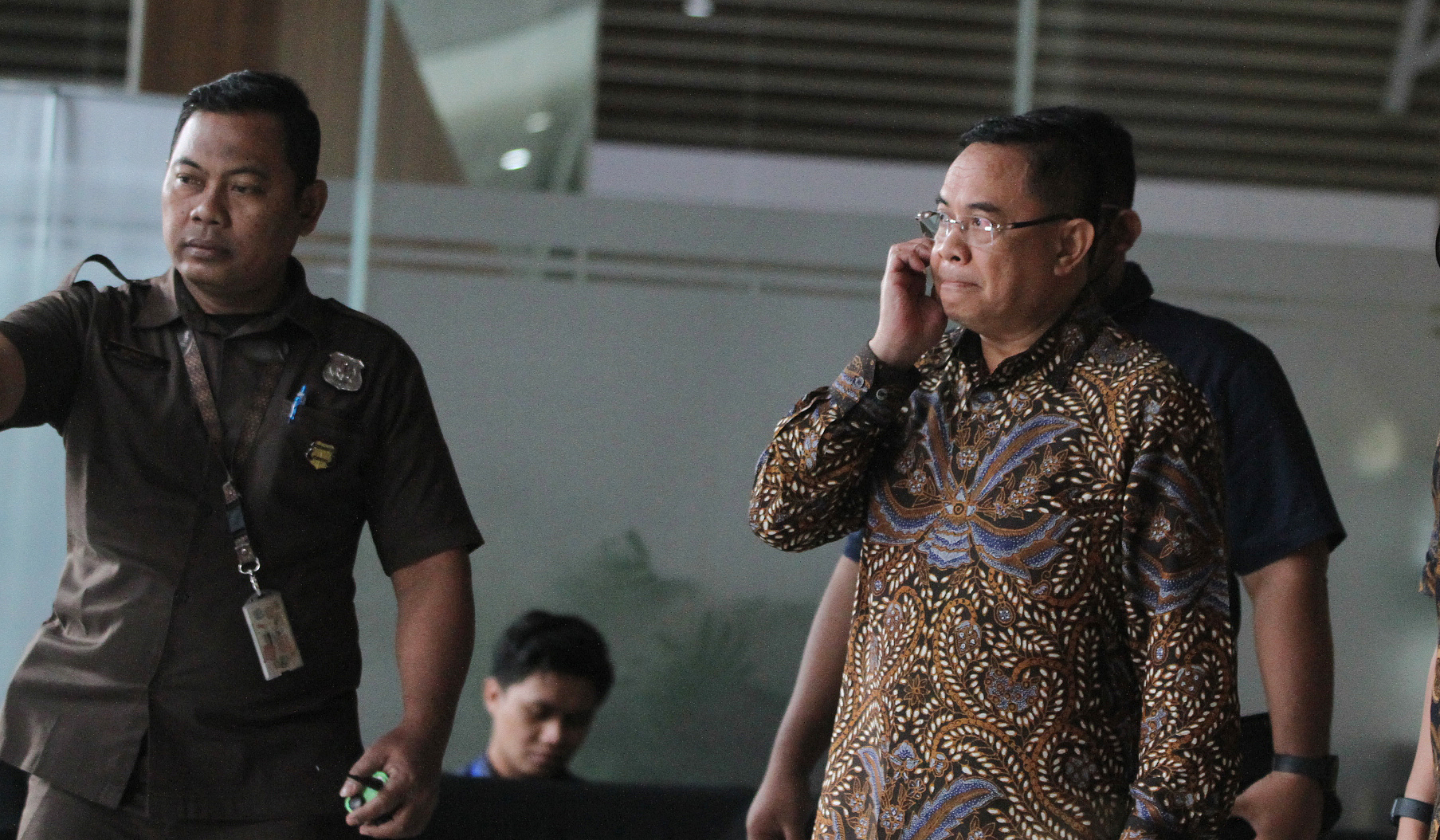 Bupati Pati Sudewo, usai diperiksa KPK. (Agus Priatna/SinPo.id)