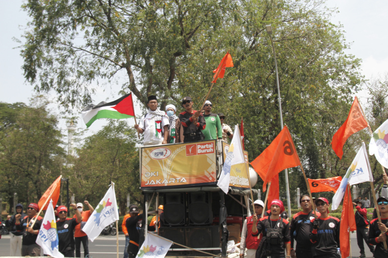 Buruh Gelar Demo Depan Kedubes Amerika Tuntut Hentikan Perang Palestina ...