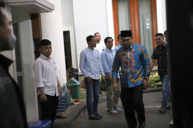 Cagub Jakarta Ridwan Kamil berkunjung ke rumah Jusuf Kalla untuk bersilaturahmi dan meminta wejangan (Ashar/SinPo.id)