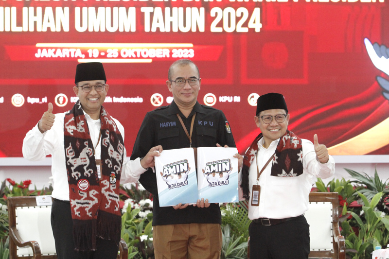 Capres Anies dan Cawapres Cak Imin resmi mendaftarkan ke KPU untuk Pilpres 2024 nanti (Ashar/SinPo.id)