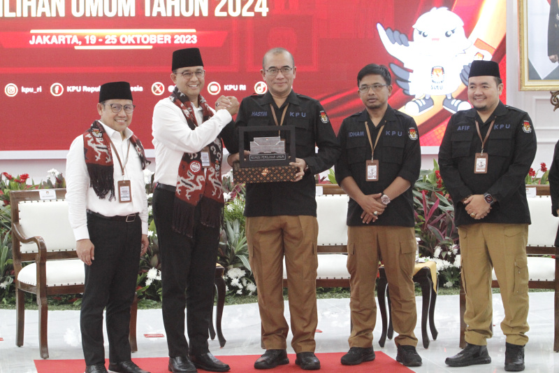 Capres Anies dan Cawapres Cak Imin resmi mendaftarkan ke KPU untuk Pilpres 2024 nanti (Ashar/SinPo.id)