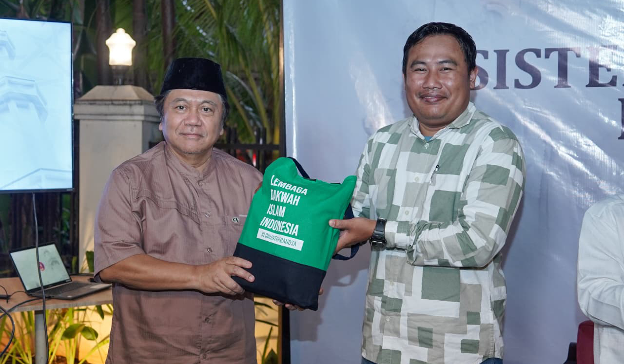 Peluncuran dan bedah buku.