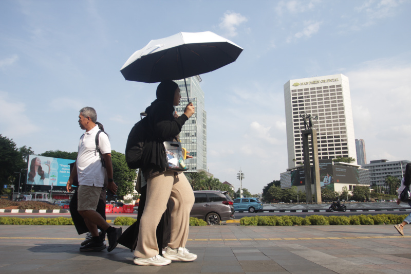 BMKG memberitahukan cuaca panas beberapa hari melanda Jakarta dan pulau Jawa selama 5 hari hingga awal November (Ashar/SinPo.id)