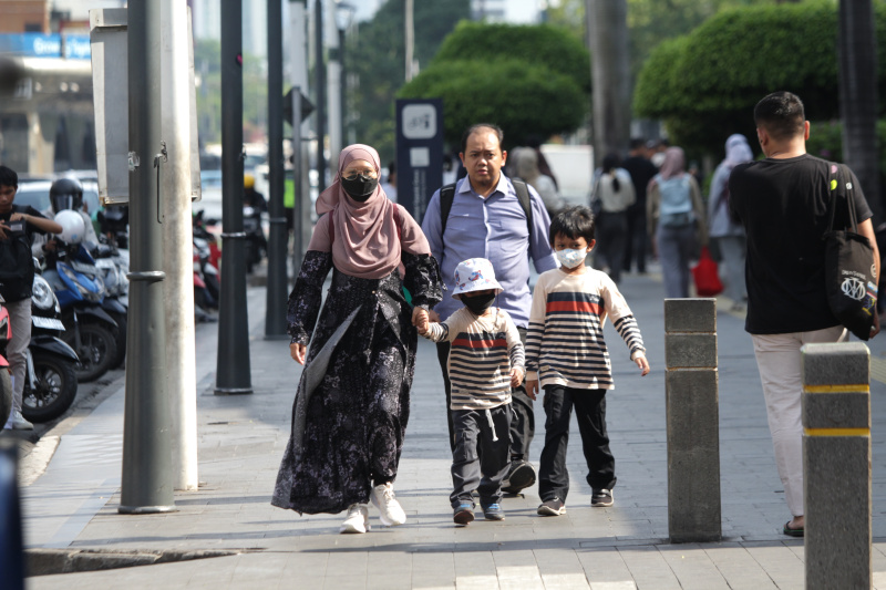 BMKG memberitahukan cuaca panas beberapa hari melanda Jakarta dan pulau Jawa selama 5 hari hingga awal November (Ashar/SinPo.id)