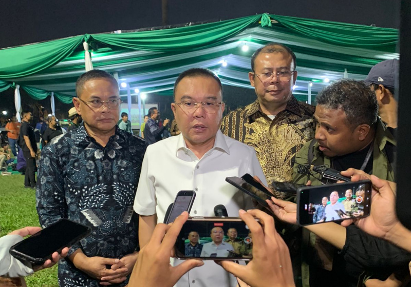 Wakil Ketua DPR RI Lrot Sufmi Dasco hadiri pergelaray wayang kulit yang diadakan eh PKB menyambut Muktamar ke-6 (Ashar/SinPo.id)