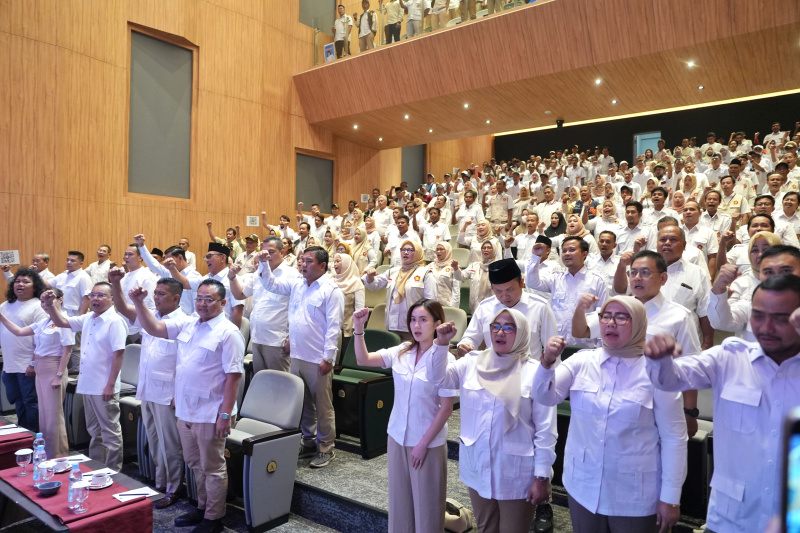 Partai Gerindra pada Pilkada serentak 27 November 2024 mendatang akan mengusung Ketua DPD Gerindra Provinsi Banten Andra Soni sebagai Calon Gubernur Banten dan Komika Marshel Widianto sebagai Calon Wakil Wali Kota Tangerang Selatan (Ashar/SinPo.id)