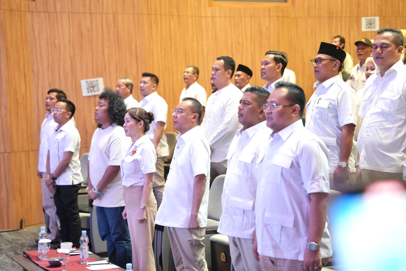 Partai Gerindra pada Pilkada serentak 27 November 2024 mendatang akan mengusung Ketua DPD Gerindra Provinsi Banten Andra Soni sebagai Calon Gubernur Banten dan Komika Marshel Widianto sebagai Calon Wakil Wali Kota Tangerang Selatan (Ashar/SinPo.id)