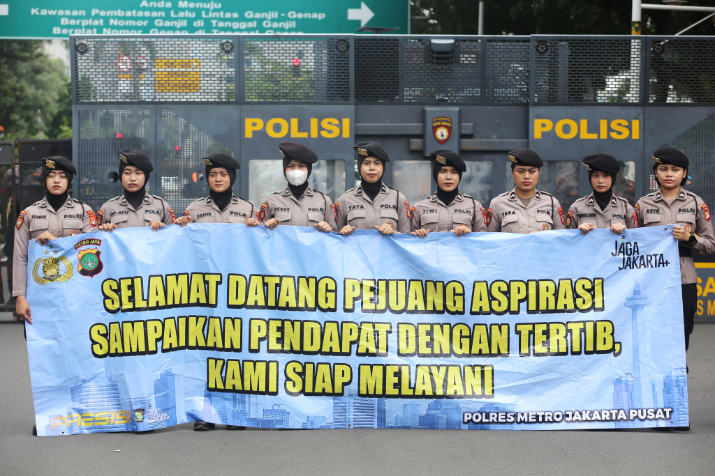 Ratusan buruh gelar aksi demo tuntut kenaikan UMP DKI Jakarta menjadi 5,8 juta(Ashar/SinPo.id)