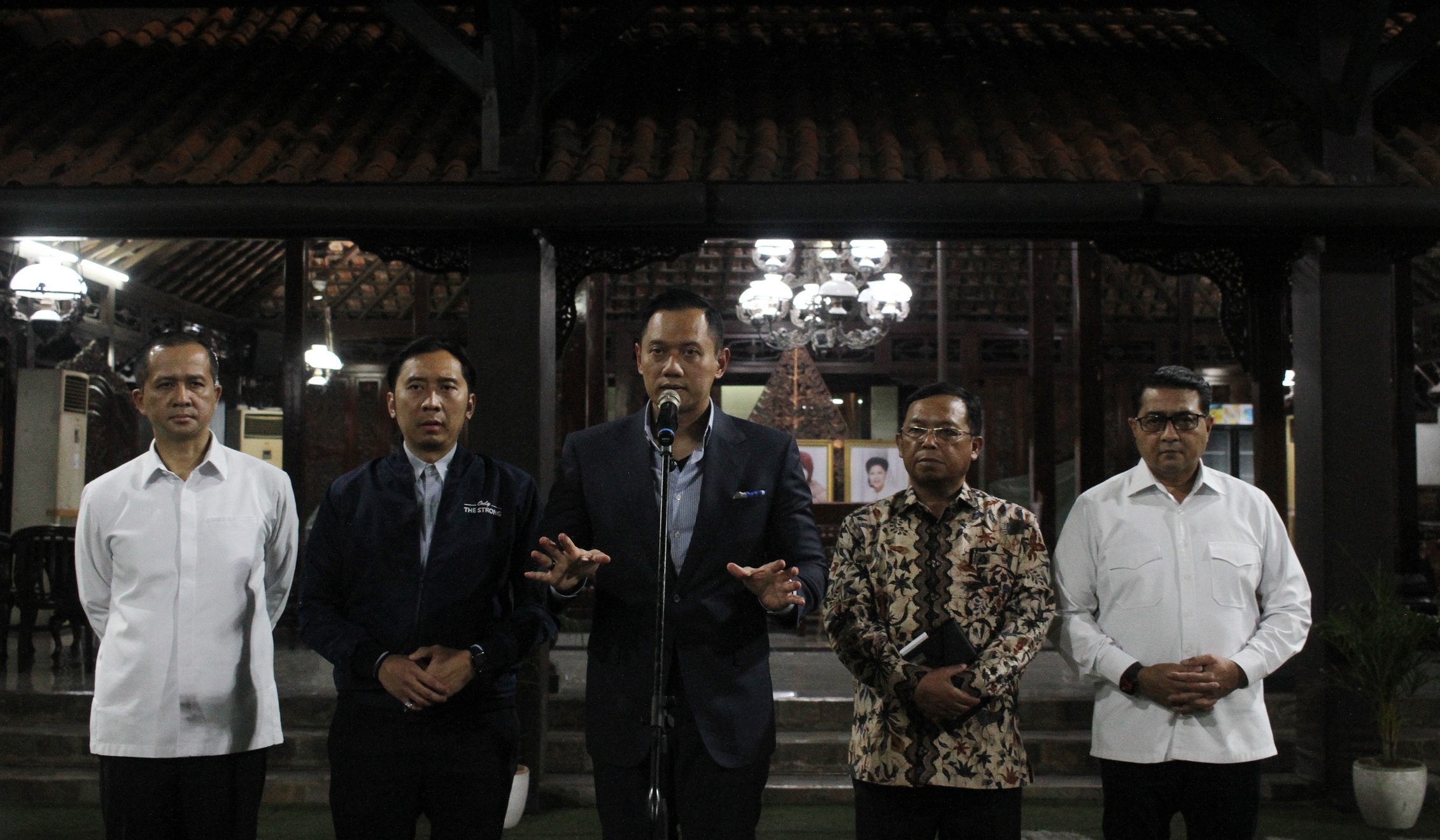 AHY memberikan keterangan terkait situasi nasional. (Agus Priatna/SinPo.id)