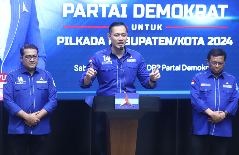 Ketum Demokrat AHY resmi mendukung Ahmad Riza Patria-Marshel Widianto di Pilkada Tangsel 2024 (Ashar/SinPo.id)