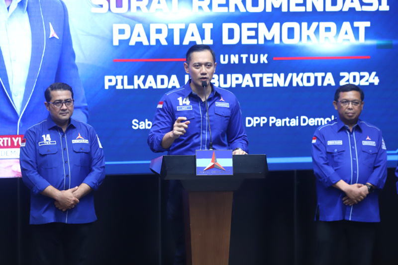 Ketum Demokrat AHY resmi mendukung Ahmad Riza Patria-Marshel Widianto di Pilkada Tangsel 2024 (Ashar/SinPo.id)