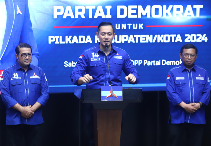 Ketum Demokrat AHY resmi mendukung Ahmad Riza Patria-Marshel Widianto di Pilkada Tangsel 2024 (Ashar/SinPo.id)