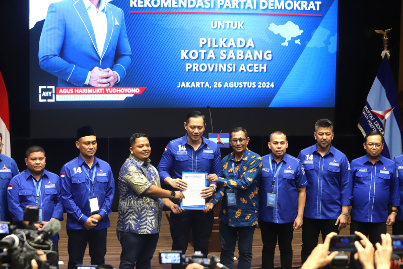 Demokrat serahkan 71 surat rekomendasi cakada untuk pilkada 2024 (Ashar/SinPo.id)