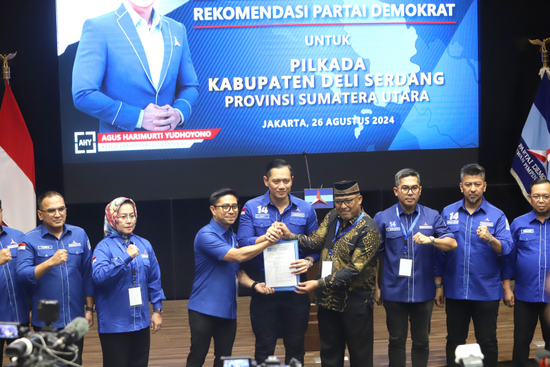 Demokrat serahkan 71 surat rekomendasi cakada untuk pilkada 2024 (Ashar/SinPo.id)