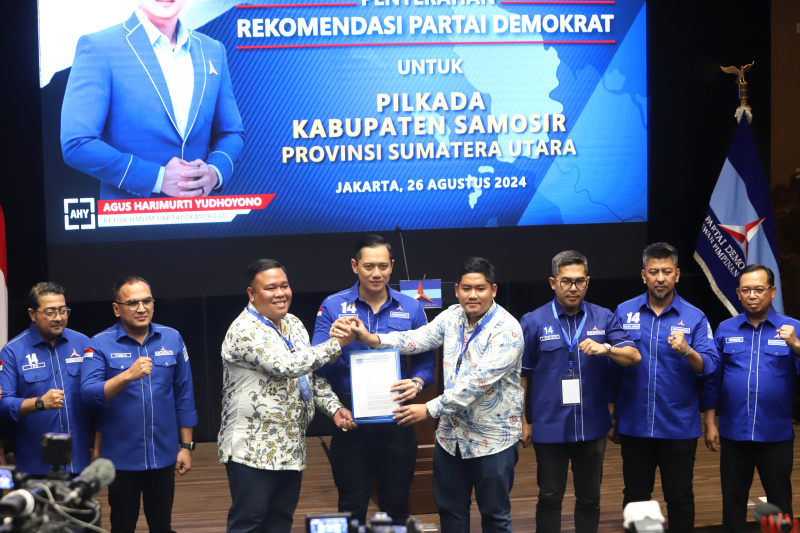 Demokrat serahkan 71 surat rekomendasi cakada untuk pilkada 2024 (Ashar/SinPo.id)