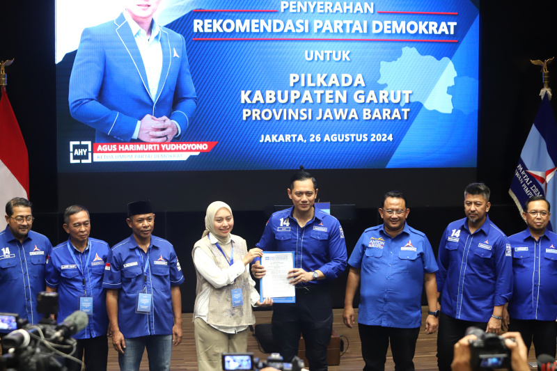 Demokrat serahkan 71 surat rekomendasi cakada untuk pilkada 2024 (Ashar/SinPo.id)