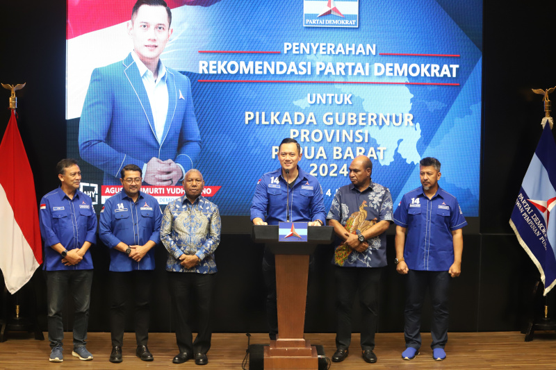 Demokrat gelar konfrensi pers penyampaian rekomendasi calon gubernur Papua Barat, Bangka Belitung dan Jambi untuk Pilkada serentak 2024 (Ashar/SinPo.id)